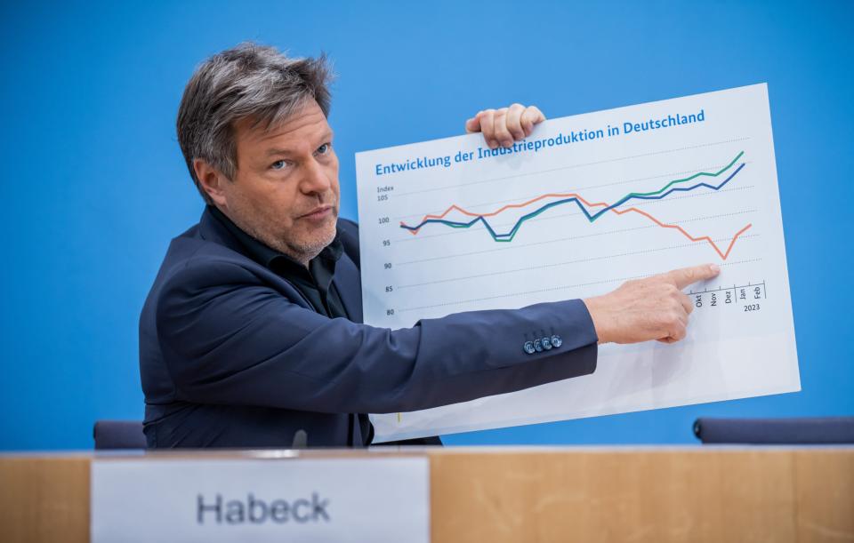 Ende April zeigte sich Wirtschaftsminister Robert Habeck (Grüne) noch optimistisch bezüglich der Konjunktur. Seither gibt es viele schlechte Nachrichten. - Copyright: Picture Alliance