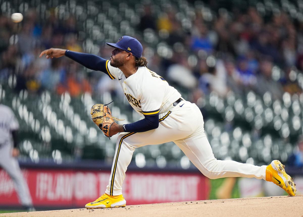 Brewers' first wild-card games set to begin no earlier than 6 p.m.