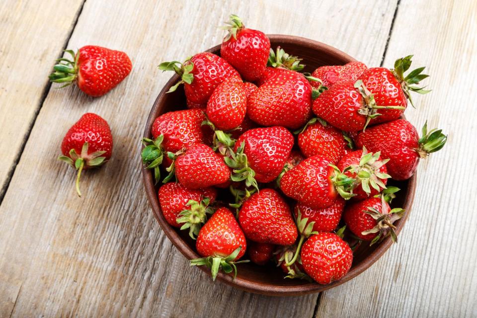 8) Non-organic strawberries