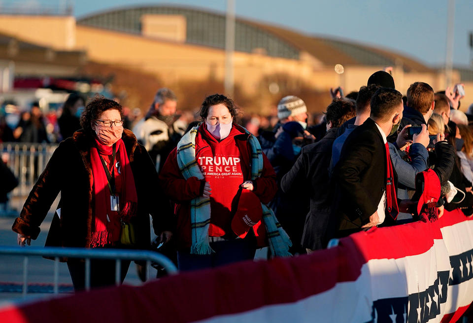 <p>Supporters of U.S. President Donald Trump gather at Joint Base Andrews in Maryland for the outgoing president's departure. </p>