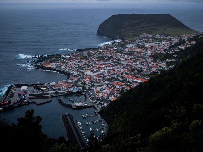 De gemeente Velas op het eiland Sao Jorge op de Azoren op 26 maart 2022.