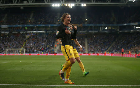 Soccer Football - Espanyol v Atletico Madrid - Spanish La Liga Santander - RCDE stadium, Cornella-El Prat (Barcelona), Spain - 22/04/2017. Atletico Madrid's Antoine Griezmann celebrates a goal. REUTERS/Albert Gea