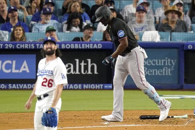 Dodgers give up 3 runs in 10th, fall to Phillies