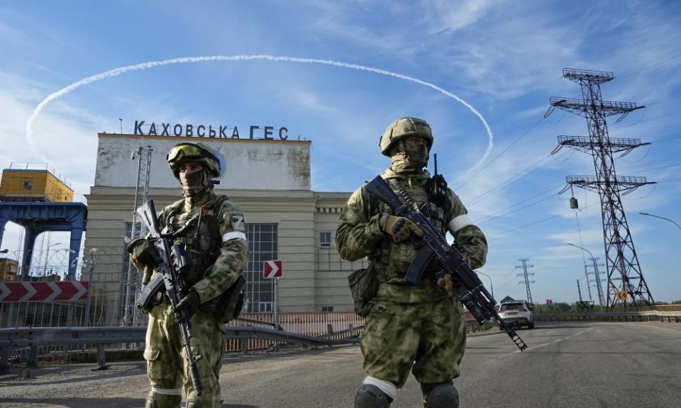 Russian troops guard an entrance of the Kakhovka Hydroelectric Station, a run-of-the-river power plant on the Dnieper River in Kherson region, southern Ukraine, 20 May, 2022.