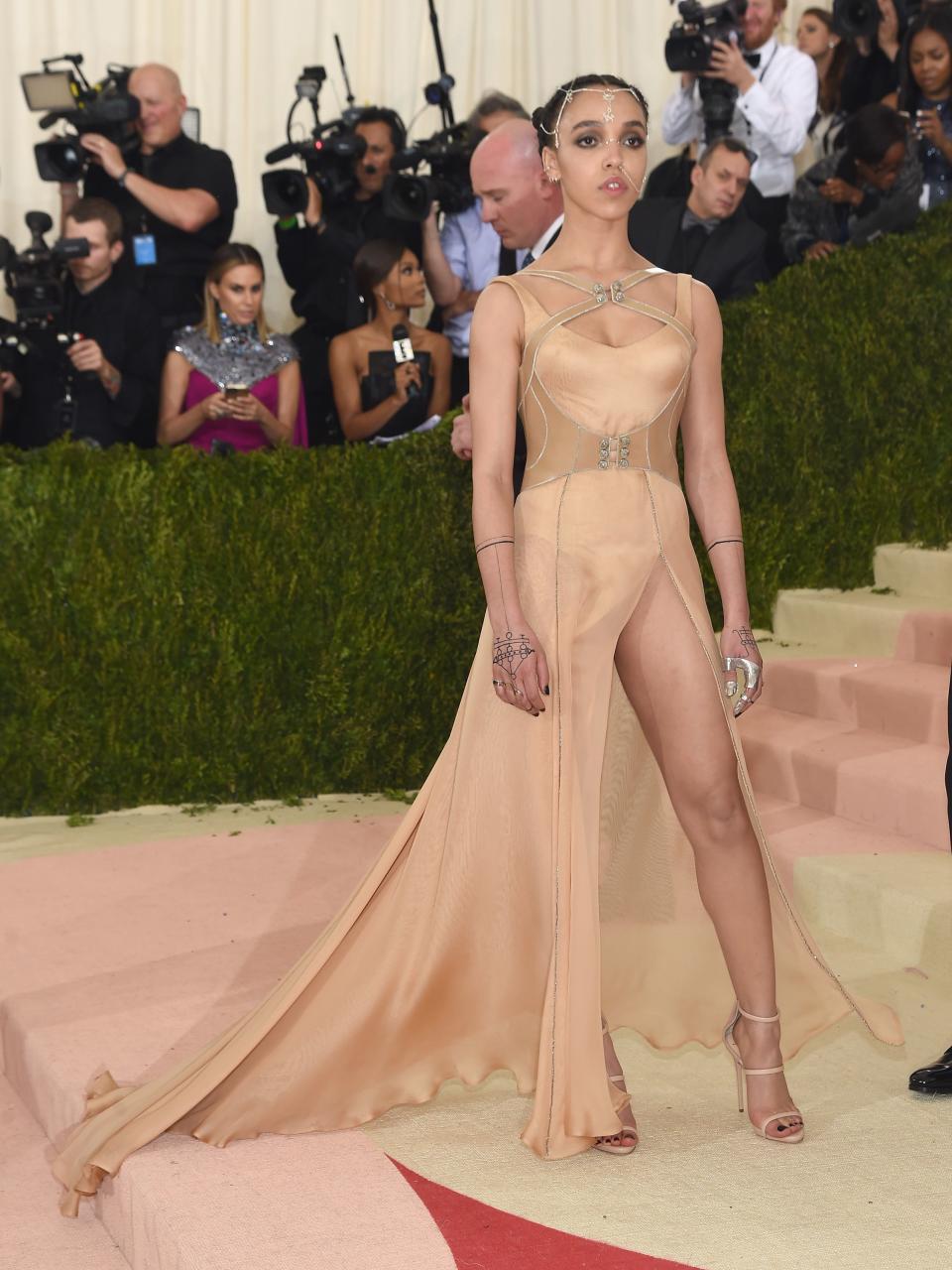 <h1 class="title">FKA Twigs in Atelier Versace, 2016</h1><cite class="credit">Photo: Getty Images</cite>