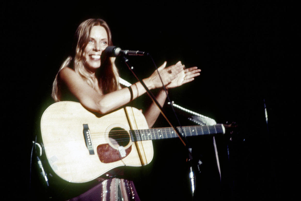 Joni Mitchell performs at the Community Center in Berkeley, California on March 1, 1974. (Larry Hulst / Getty Images)