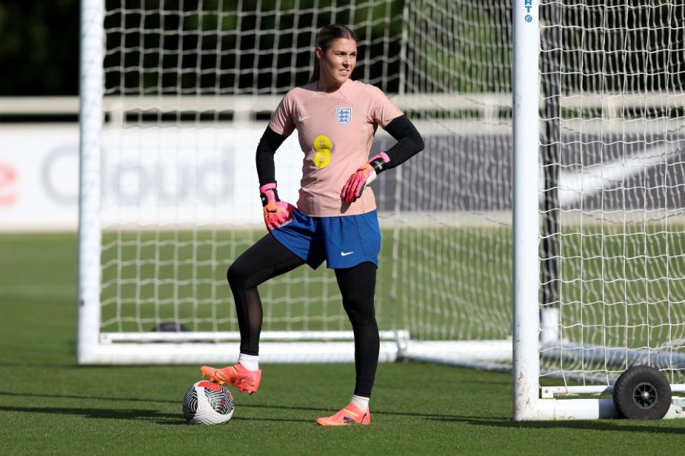 Official | England goalkeeper Mary Earps joins PSG