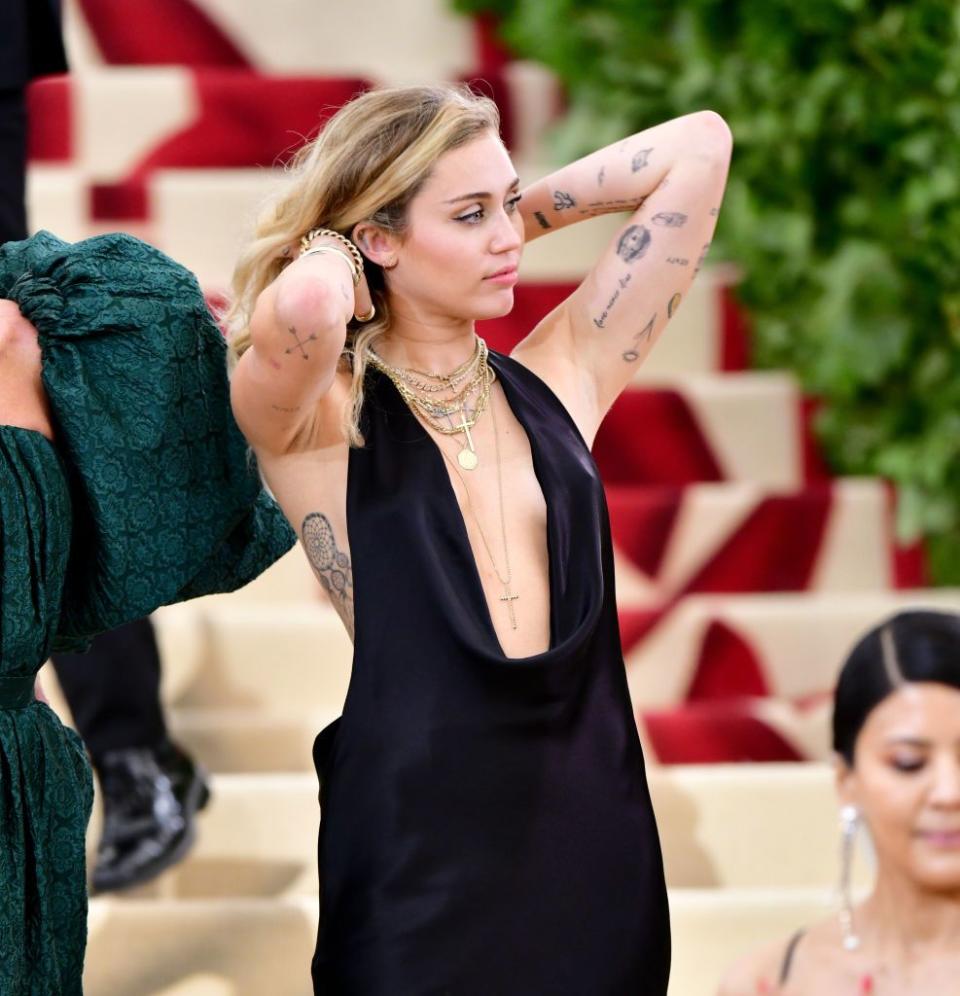 <p><em>The Voice </em>star has a pair of crossed arrows tatted on her right elbow. The tattoo inked by Kat Von D <a href="http://www.popstartats.com/miley-cyrus-tattoos/mc-arm/crossed-arrows/" rel="nofollow noopener" target="_blank" data-ylk="slk:represents;elm:context_link;itc:0;sec:content-canvas" class="link ">represents</a> the Native American symbol of friendship. <br></p>