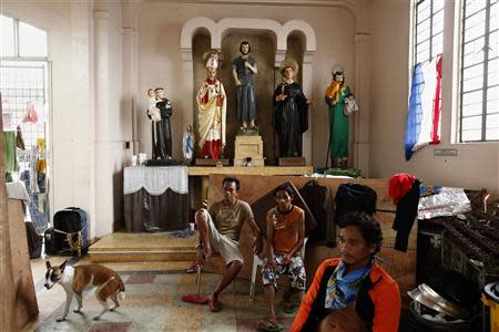 Homeless residents rest inside a Catholic church in the aftermath of super typhoon Haiyan in downtown Tacloban November 14, 2013. REUTERS/Bobby Yip