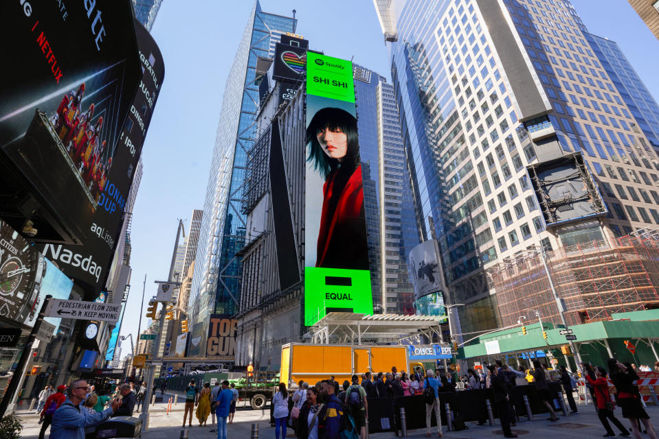 孫盛希照片登上紐約時代廣場巨型LED看板。（圖／滾石唱片）