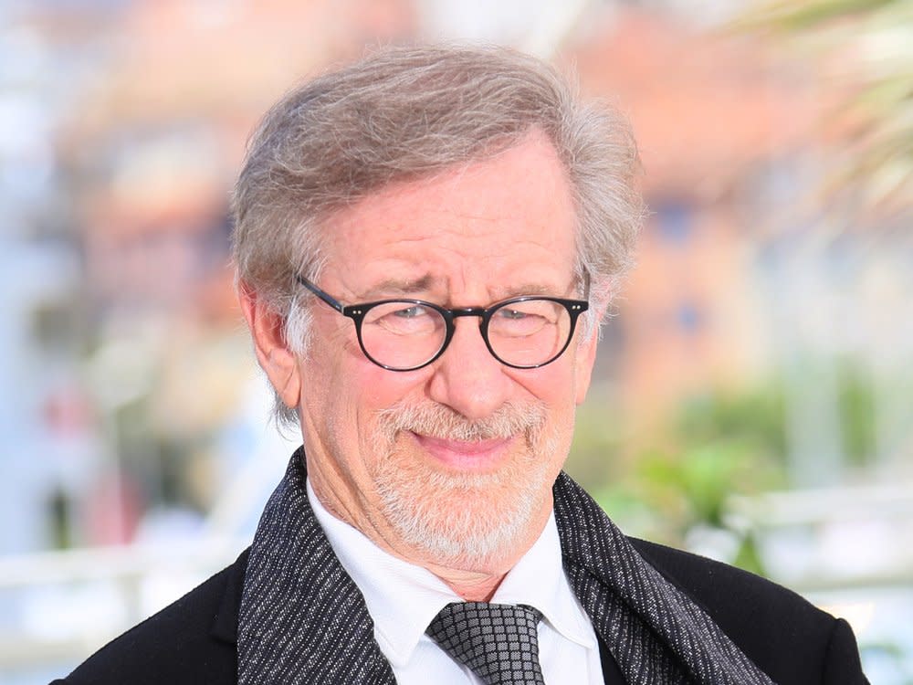 Steven Spielberg blickt zurück auf seine Kindheit. (Bild: Denis Makarenko/Shutterstock.com)