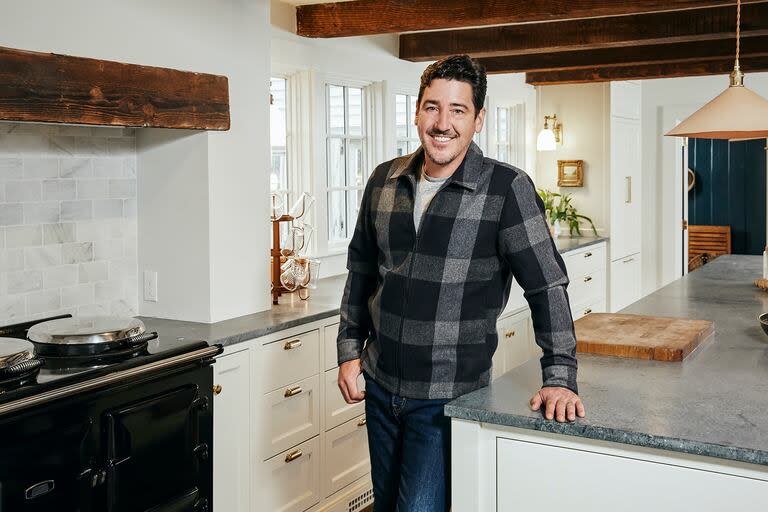 Jonathan Knight hoy, como conductor de Farmhouse Fixer