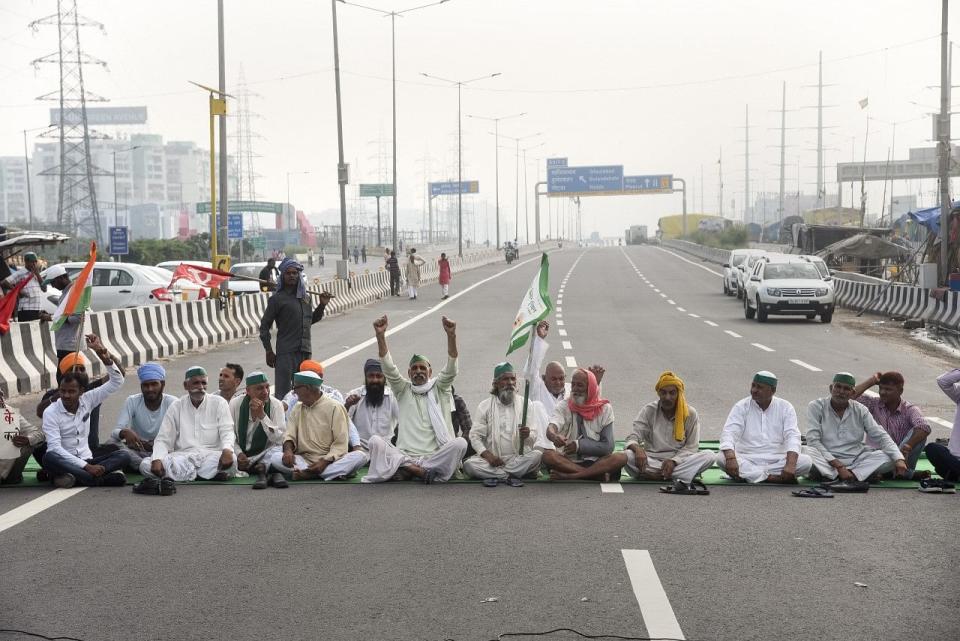 <div class="paragraphs"><p>New Delhi: Farmers block a road during their Bharat Bandh, at Ghazipur border in New Delhi.</p></div>