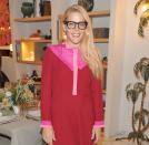 <p>Phillipps is proof that a little makeup can go a long way while donning a pair of bold specs. Her simple side-swept strands draw our attention to that cheerfully pink lip color. (Photo: Getty Images) </p>