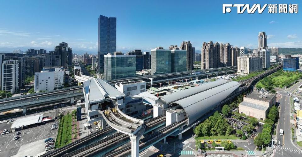 副都心新案「是東騰」坐擁機捷交會環狀線的「新北產業園區站（A3、Y20）」優勢。（圖／業者提供）