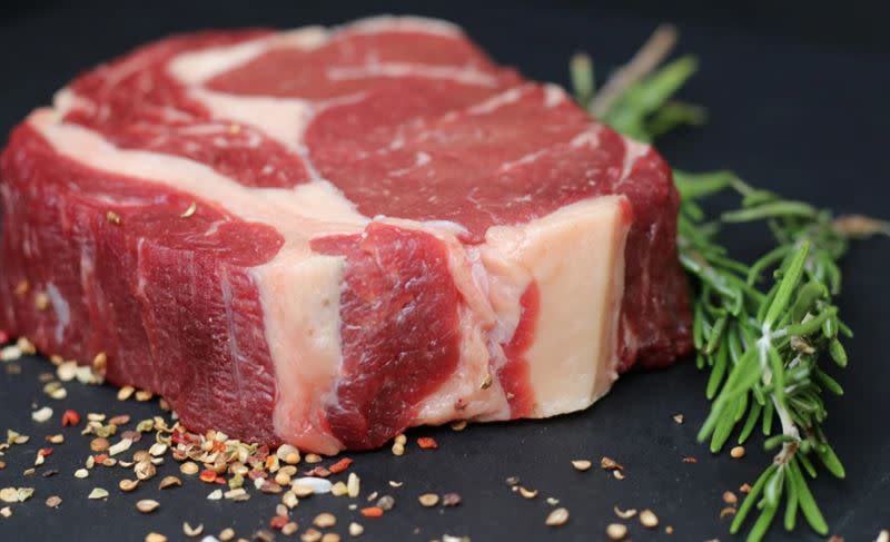 燉煮軟嫩牛肉有技巧，只要在鍋裡放兩樣食材，就可以軟爛入味還不腥。（圖／翻攝自Pixabay）