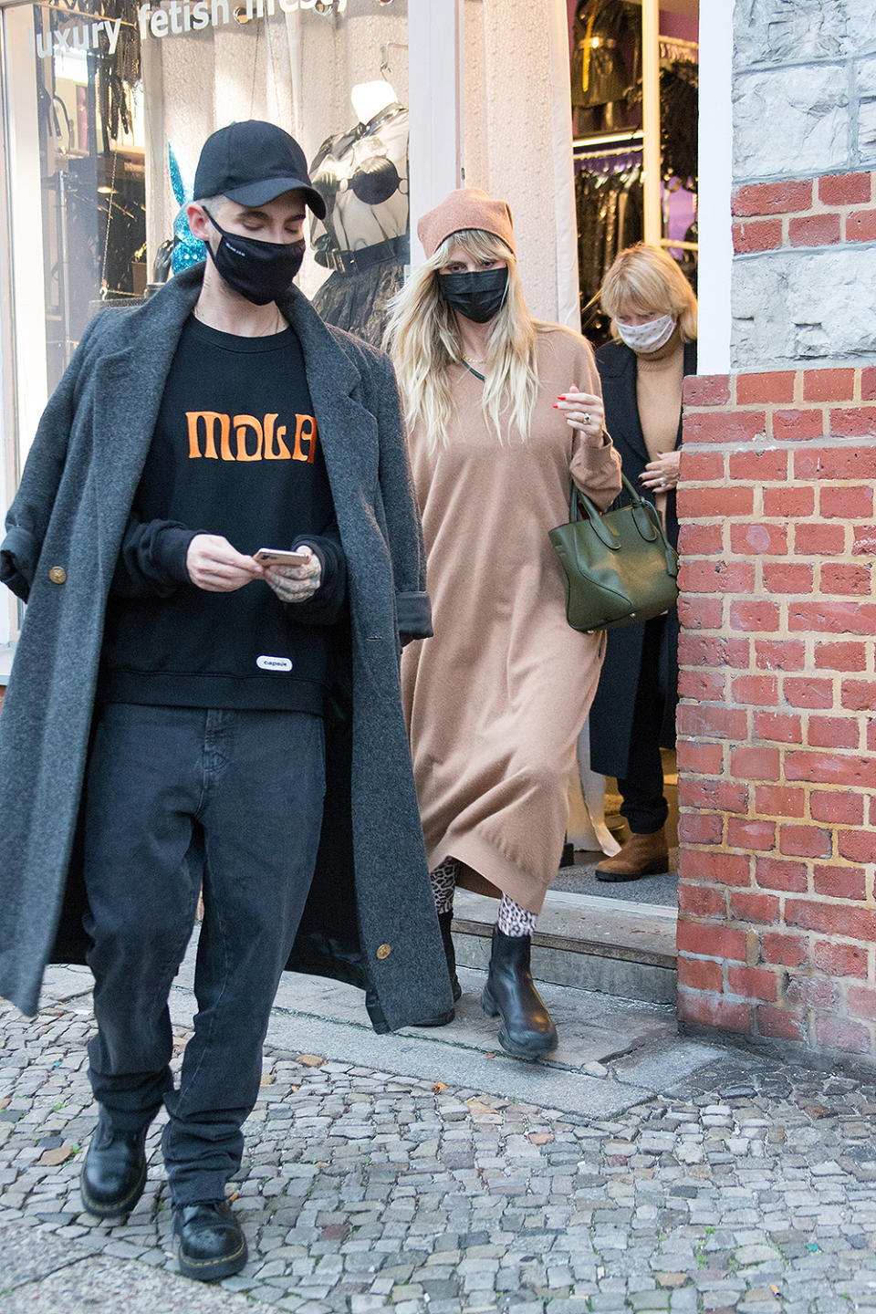 <p>Heidi Klum and her brother-in-law Bill Kaulitz went shopping in Germany.</p>