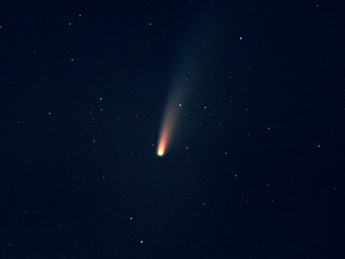 Las imágenes capturan una bola de fuego en erupción en el cielo de Toronto antes de golpear la Tierra cerca de las Cataratas del Niágara.