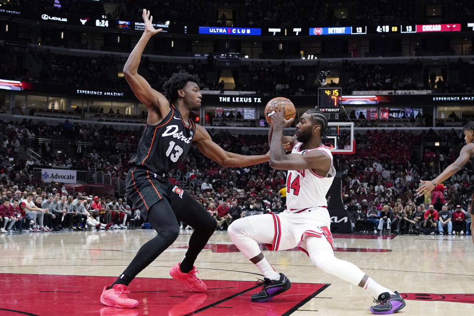 Detroit Pistons center James Wiseman, left, guards against Chicago Bulls forward Patrick Williams during the first half of an NBA basketball game in Chicago, Sunday, Nov. 12, 2023. (AP Photo/Nam Y. Huh)