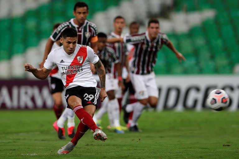 Montiel marca de penal el gol de River en el 1 a 1 con Fluminense en el Maracaná, por la Libertadores 2021