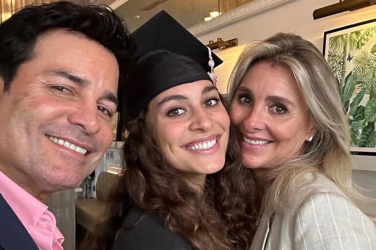 Chayanne, su mujer y su hija, cuando la joven se graduó