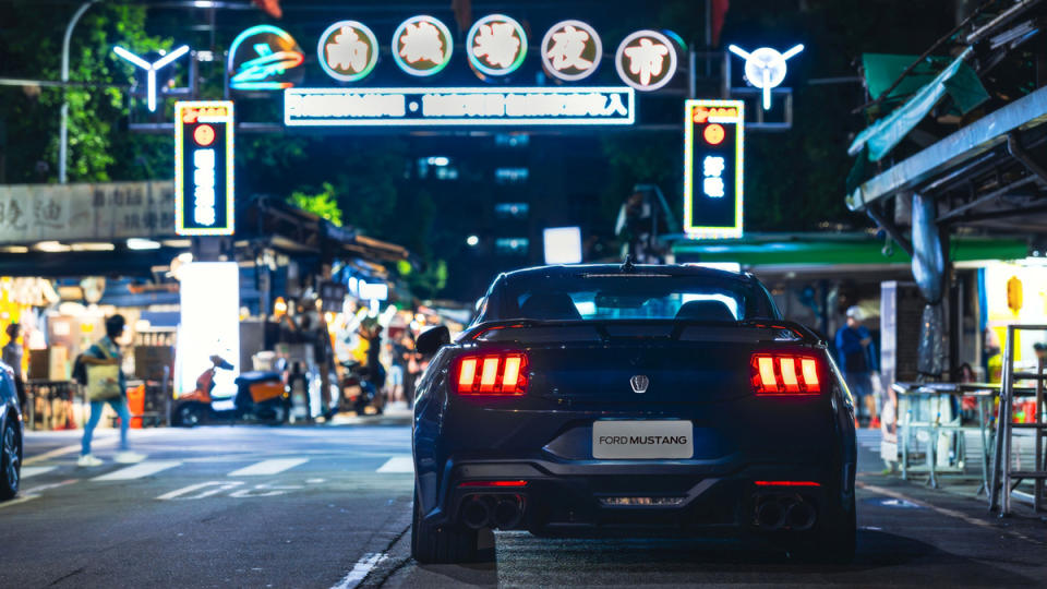 ▼Ford Mustang Dark Horse Premium 現身臺北南機場夜市。（圖／福特六和提供）