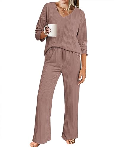 13 Travel-Approved Loungewear Sets That  Reviewers Swear By