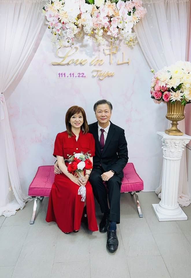 周玉琴與64歲名嘴岳謙11月22日登記結婚。（圖／翻攝自周玉琴臉書） 