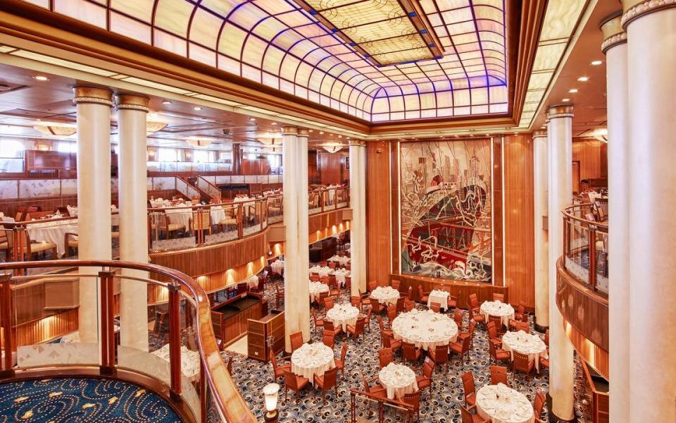 QM2 has 19 decks and can accommodate 2,620 passengers