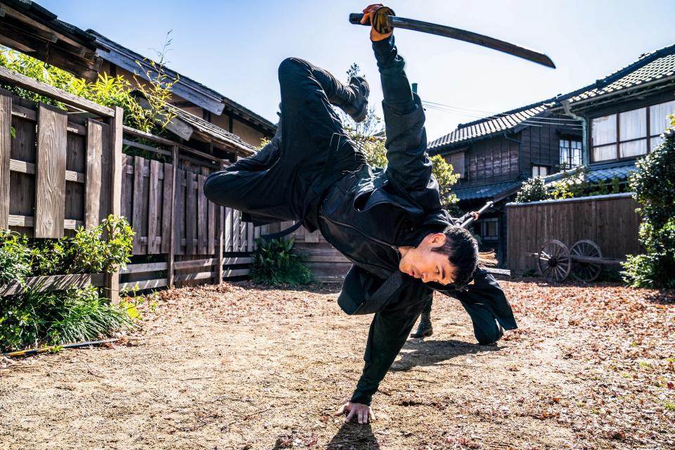 Henry Golding pulls off some sweet martial-arts moves with sword in hand in "Snake Eyes."