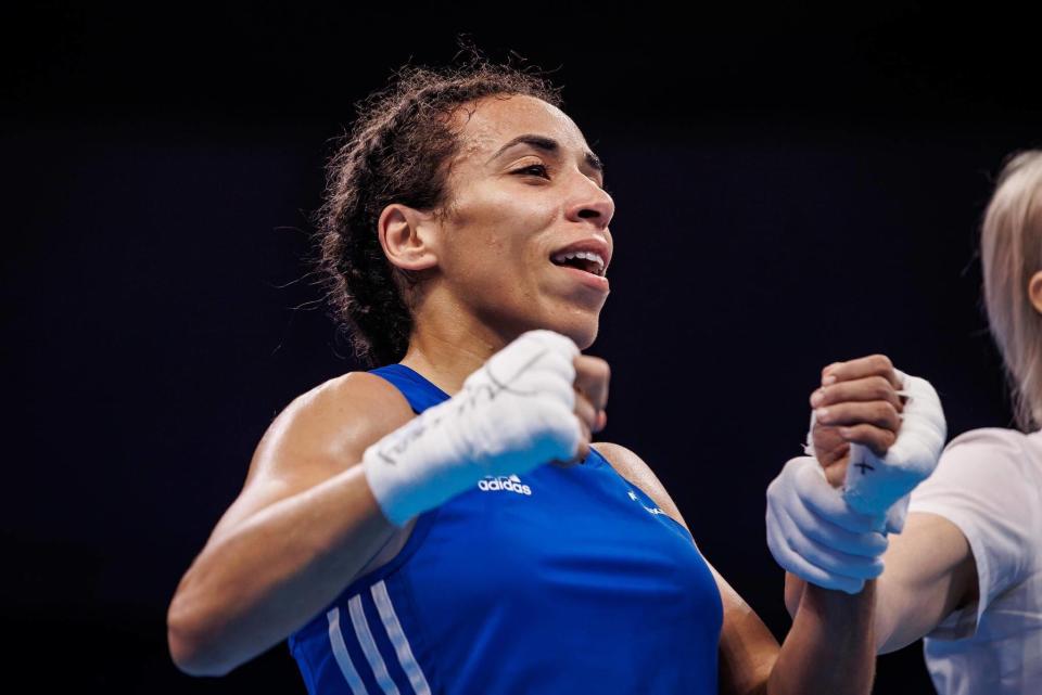 Wassila Lkhadiri, peu de temps avant de décrocher son premier podium mondial (médaille de bronze) aux Championnats du monde féminins de boxe amateur en mars 2023 à New Delhi.