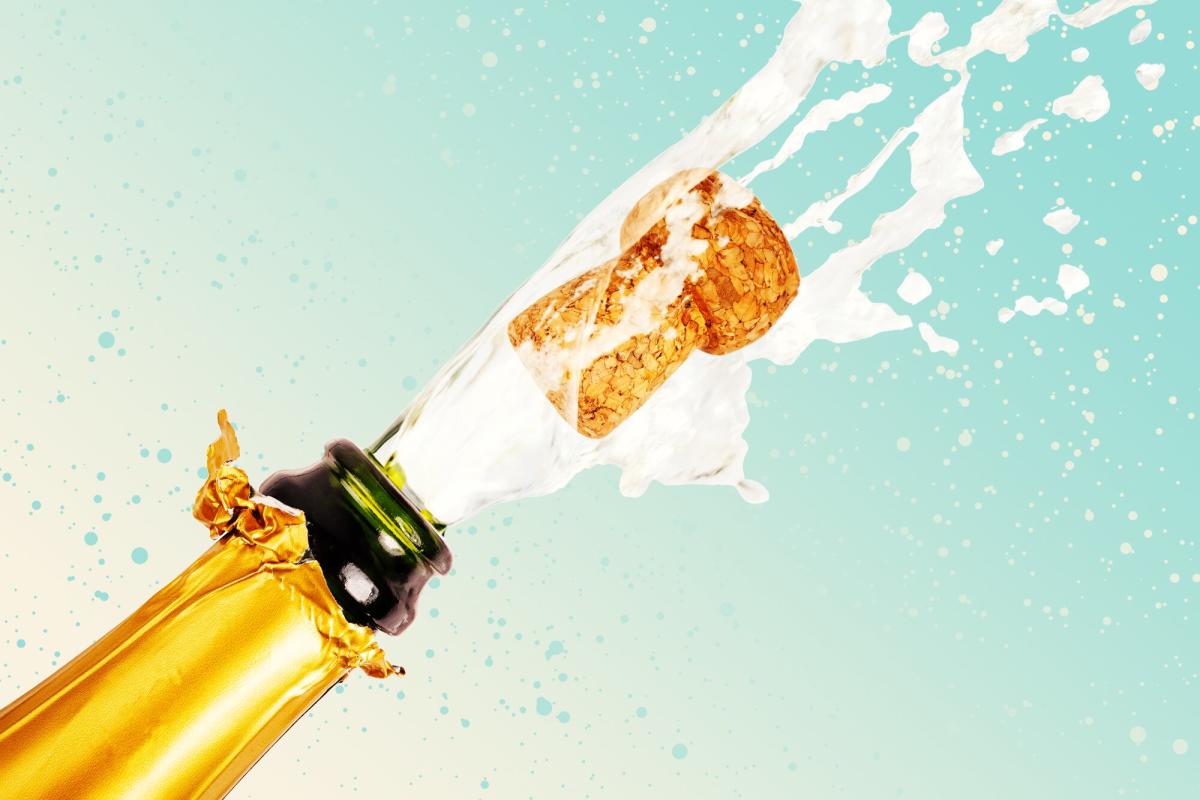 You're Probably Popping Champagne Wrong—Here's How to Do It the Right Way,  According to Experts - Yahoo Sports