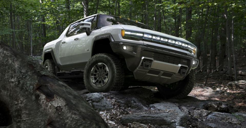 <p>Like the Ford F-150 Raptor and the Ram 1500 TRX, the GMC Hummer EV comes standard with 35-inch tires from the factory. The Hummer rides on Goodyear Wrangler All Territory Mud-Terrain tires, and 37-inch tires are available as a dealer-installed option. Beadlock-capable wheels will be offered in the second model year.</p>