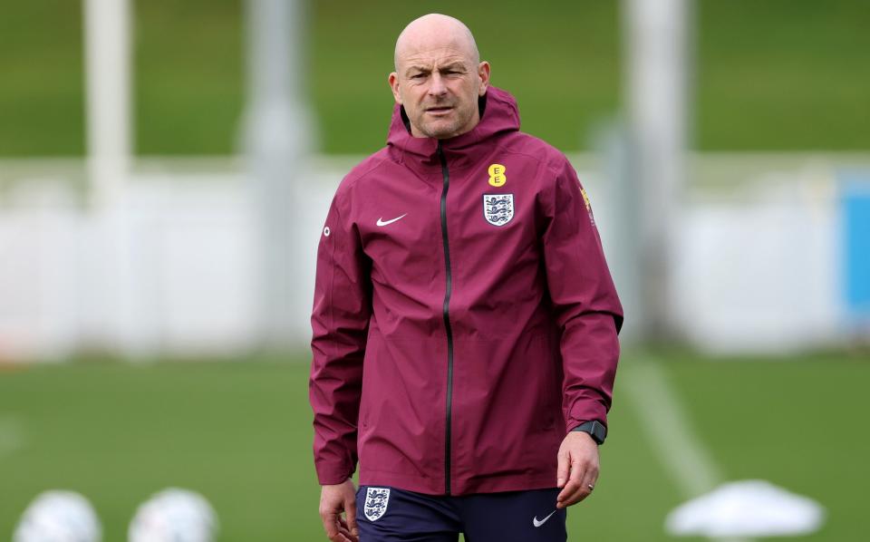 Lee Carsley during England training