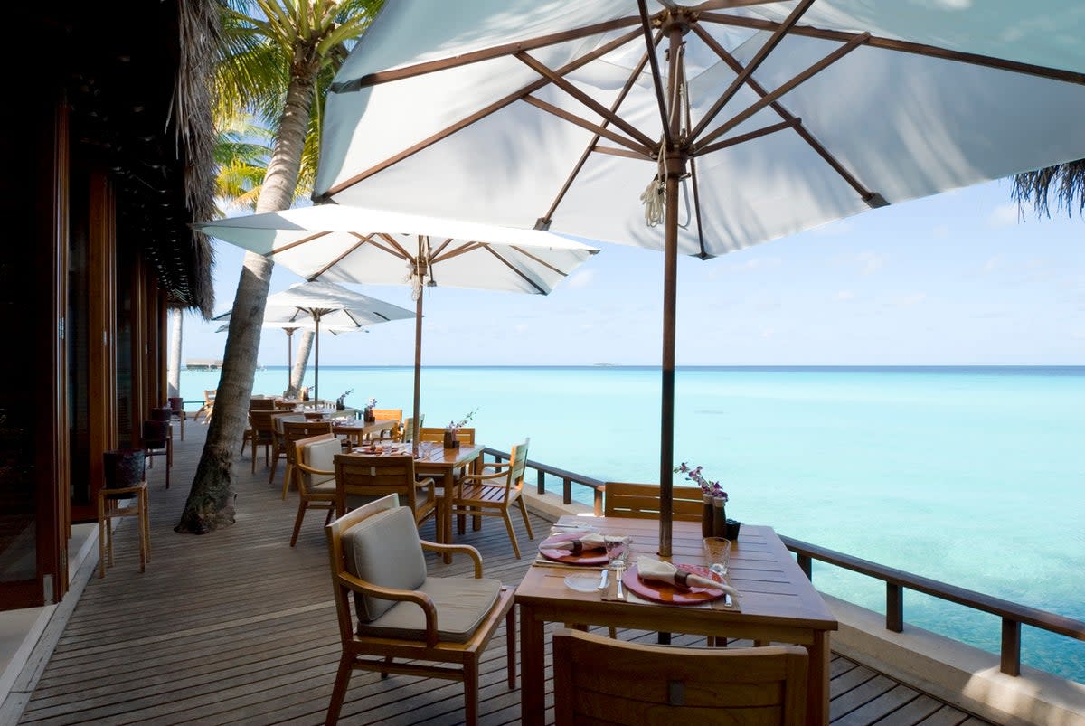 A waterside restaurant at Reethi Rah (Getty Images/iStockphoto)