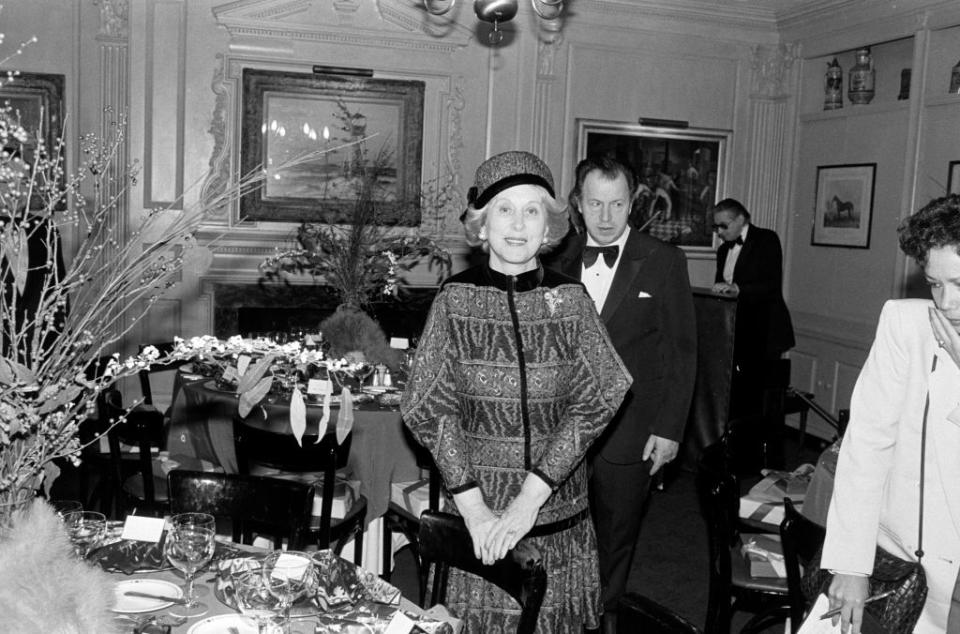 Estee Lauder (C) and guests attend an event at the 21 Club in in New York City on December 2, 1983. (Photo by Thomas Iannaccone/WWD/Penske Media via Getty Images)