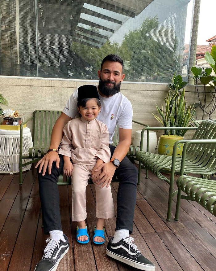 Sharnaaz has a son, Jebat Jayden, with ex-wife Noor Nabila 