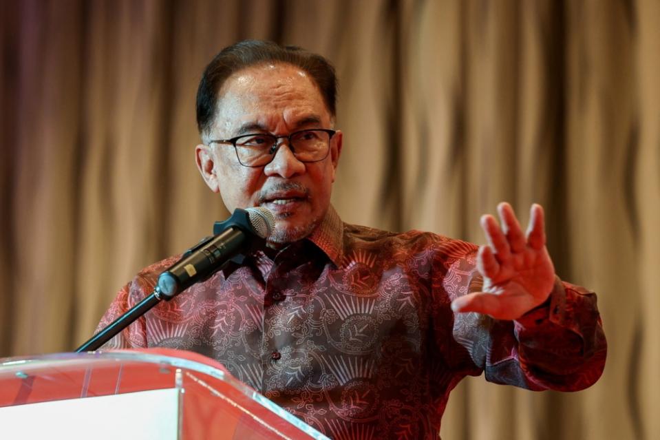 Prime Minister Datuk Seri Anwar Ibrahim speaking at the Chinese New Year Open House of the Malaysian Chinese Chamber of Commerce and Industry (ACCCIM) in Kuala Lumpur, January 28, 2023. — Bernama pic