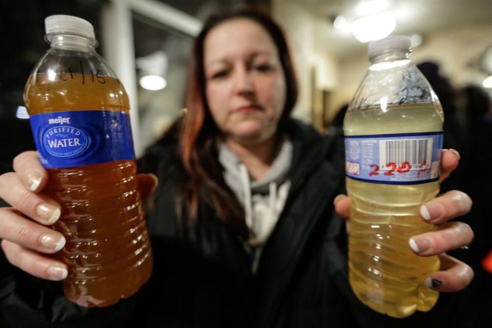 LeeAnne Walters of Flint shows water samples from her home in January 2015