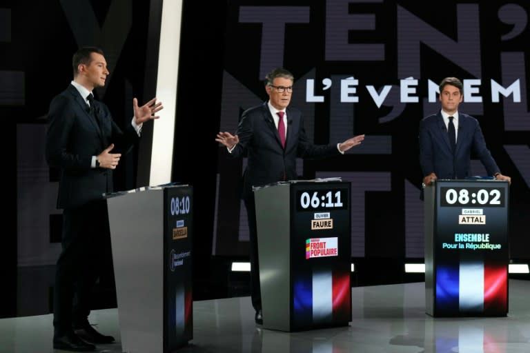 Jordan Bardella, à gauche, Olivier Faure, au centre et Gabriel Attal, à droite, lors d'un débat sur France 2 le 27 juin 2024 (Dimitar DILKOFF)