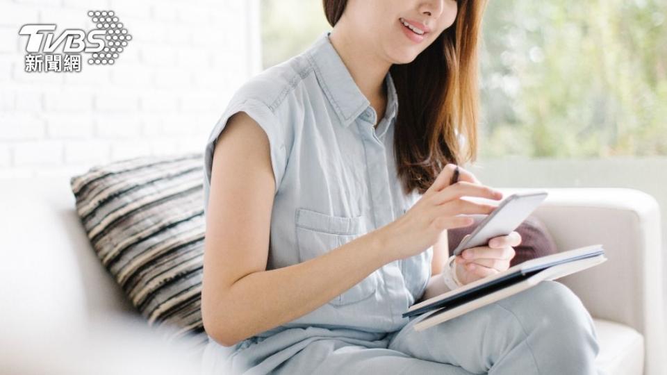 彰化一名男子在交友軟體認識劉女，卻慘遭詐騙百萬。（示意圖／Shutterstock達志影像）