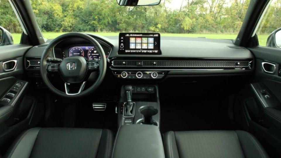 圖為全新Civic內裝佈局，跟接下來要發表的大改款CR-V相當類似。(圖片來源/ Honda)