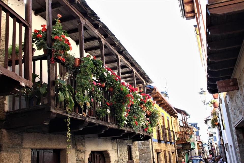 Los balcones floridos de Ponferrada.