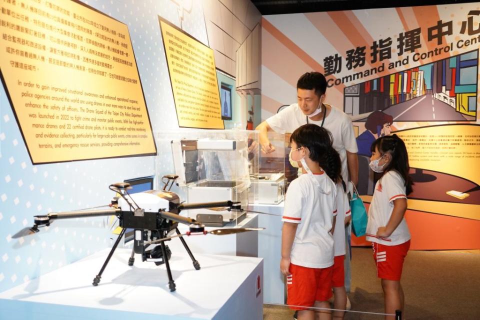 「台北波麗士特展」全新展出無人機隊的科技偵查工具「警用無人機」。（台北市政府提供）