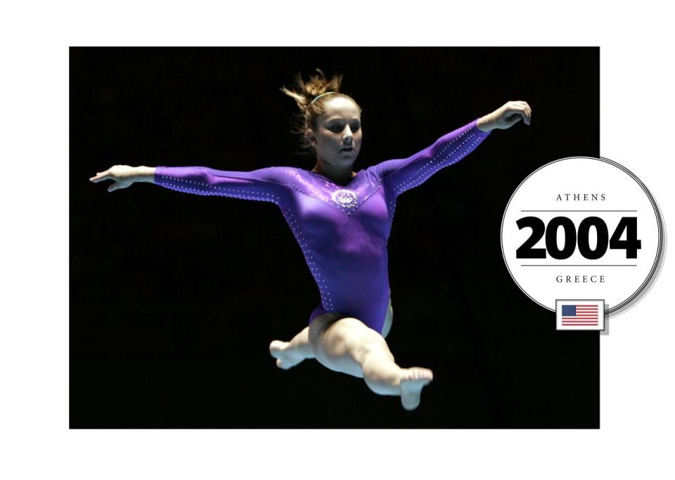 En 2004, la gymnaste américaine Carly Patterson a obtenu l'or vêtue d'un justaucorps brillant violet orné de cristaux Swarovski. Le justaucorps est constitué d'un tissu appelé Mystique qui lui donne cet aspect très brillant. 