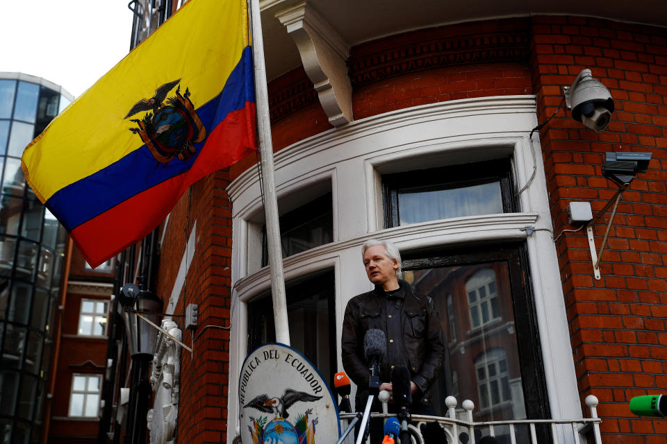 Assange lebte fast sieben Jahre lang als Flüchtling in der ecuadorianischen Botschaft in London (Bild: Reuters/Peter Nicholls)