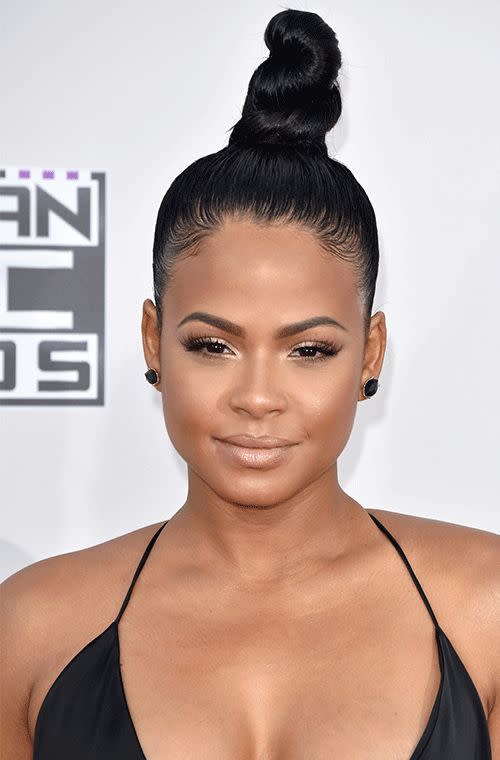 The singer rocked the funkiest high top bun at the 2015 American Music Awards. She looked like an absolute bronze babe with those glowing gold lids, perfectly bronzed cheeks and glossy nude lips.