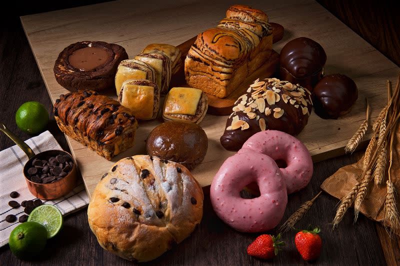 星級烘焙傳奇名店「普諾麵包坊．忠孝店」推「可可嘉年華」逾10款巧克力烘焙任選，要讓大人、小孩都開心。（圖／業者提供）