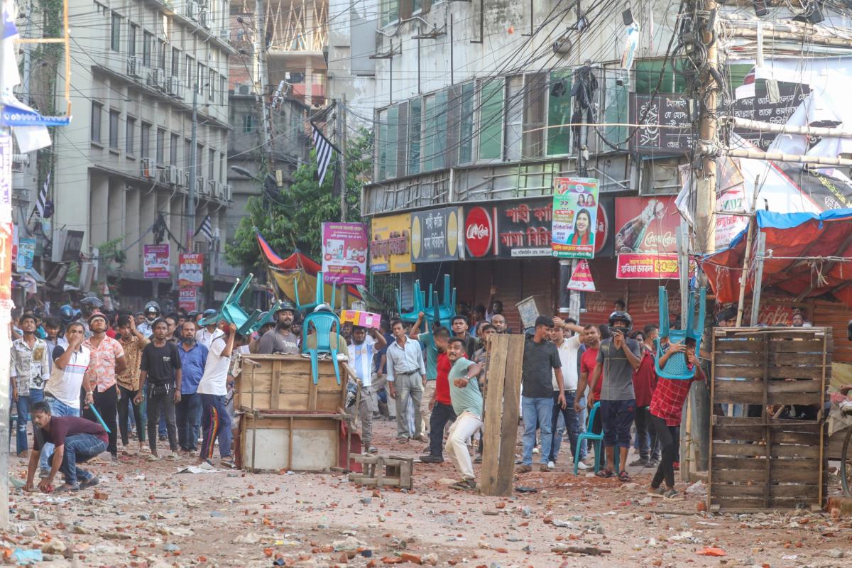 Bangladés ordena el cierre de centros educativos tras violencia en protestas estudiantiles