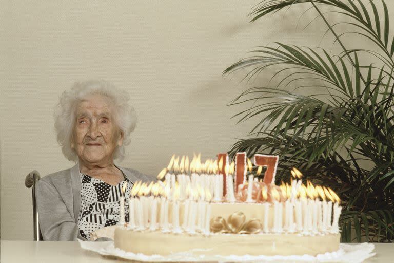 Solo una persona ha vivido más de 120 años, la francesa Jeanne Calment (1875-1997)